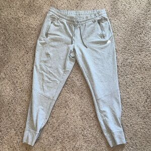 Reebok Slim Fit Joggers — medium